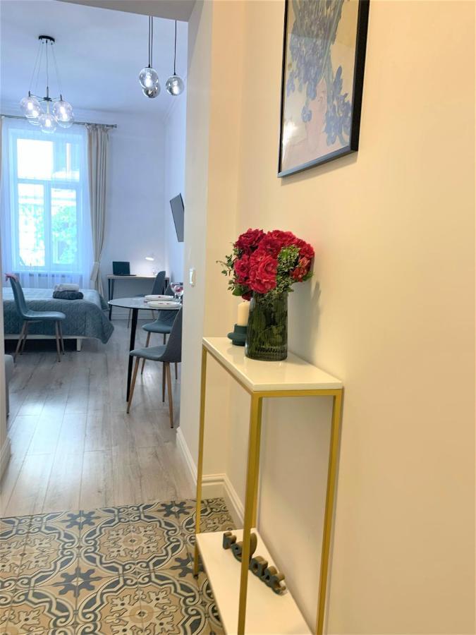 Iris Apartment On Popovich Lwów Zewnętrze zdjęcie